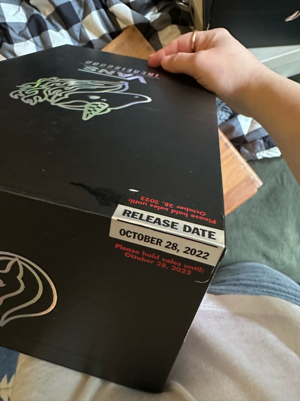 Vans Slip-On Fuzzy Black & Purple Sherpa Irene is Good Collab - Picture 5 of 7